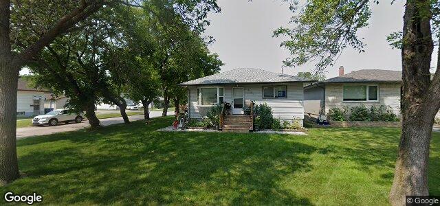 Photo of 301 Thom Avenue E in Winnipeg, Manitoba