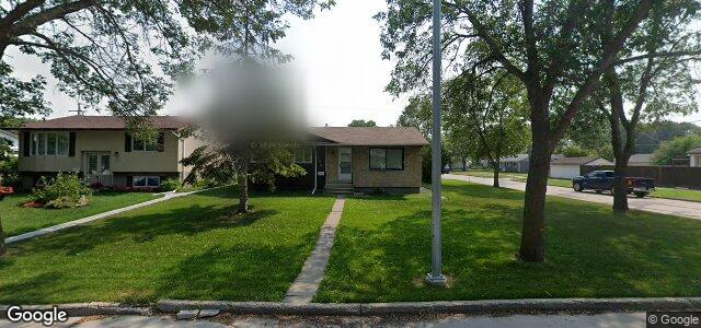 Larawan ng 302 Thom Avenue E sa Winnipeg, Manitoba