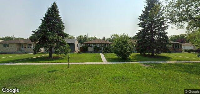 Photo of 512 Kildare Avenue E in Winnipeg, Manitoba