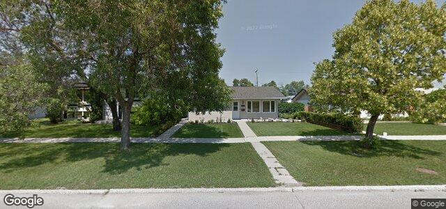 Photo of 585 Mcmeans Avenue E in Winnipeg, Manitoba