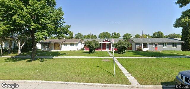 Larawan ng 703 Kildare Avenue E sa Winnipeg, Manitoba