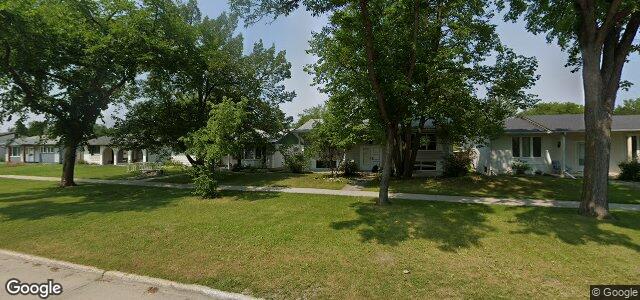 Photo of 739 Kildare Avenue E in Winnipeg, Manitoba