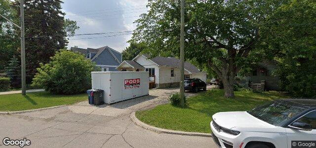 Larawan ng 692 Kildonan Drive sa Winnipeg, Manitoba