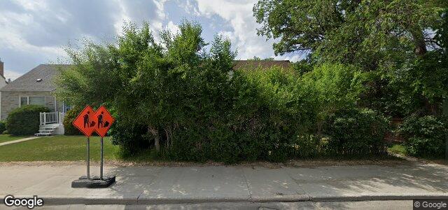 Larawan ng 812 Henderson Highway sa Winnipeg, Manitoba