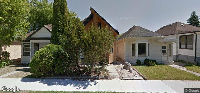 Photo of 221 Brooklyn Street in Winnipeg, Manitoba