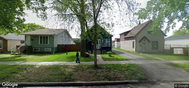 Larawan ng 374 Collegiate Street sa Winnipeg, Manitoba