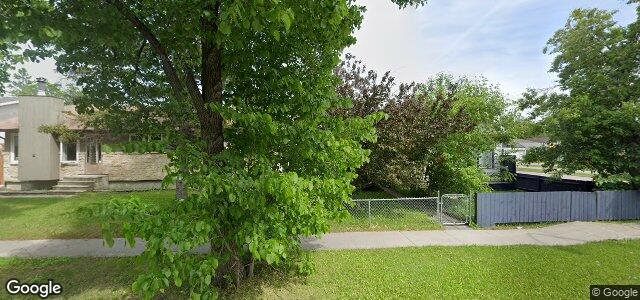 Larawan ng 451 Roseberry Street sa Winnipeg, Manitoba