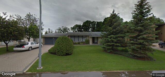 Larawan ng 131 Pinehurst Crescent sa Winnipeg, Manitoba