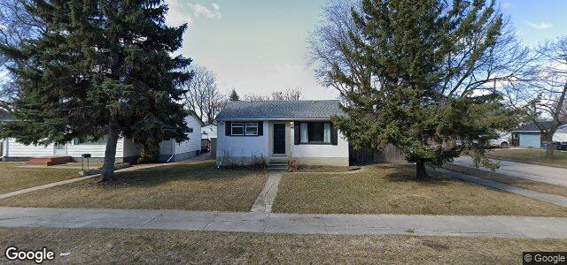 Larawan ng 90 Clayton Drive sa Winnipeg, Manitoba