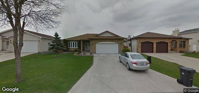 Larawan ng 100 Oakhurst Crescent sa Winnipeg, Manitoba