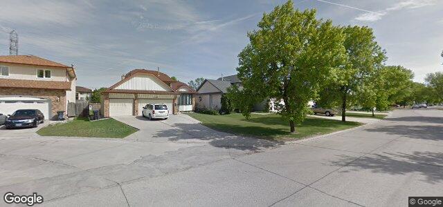 Larawan ng 135 Simkin Drive sa Winnipeg, Manitoba