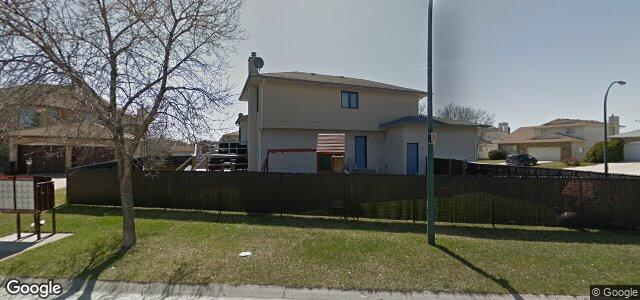 Larawan ng 84 Oakhurst Crescent sa Winnipeg, Manitoba