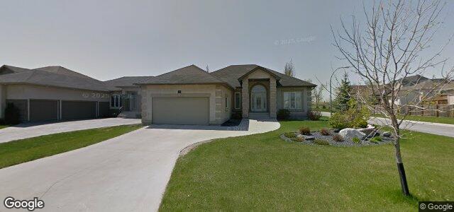 Larawan ng 2 Fall Ridge Road sa Winnipeg, Manitoba