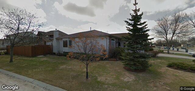 Larawan ng 100 Eaglemount Crescent sa Winnipeg, Manitoba