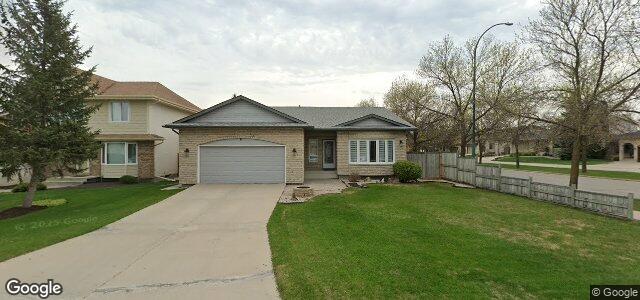 Larawan ng 2 Royal York Drive sa Winnipeg, Manitoba