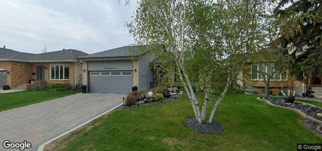 Photo of 330 Lindenwood Drive W in Winnipeg, Manitoba
