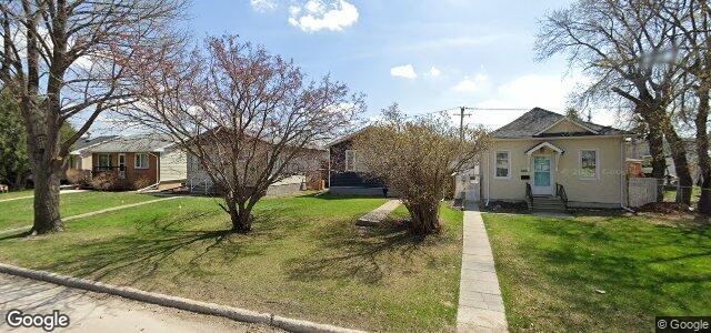 Larawan ng 1028 Dugas Street sa Winnipeg, Manitoba