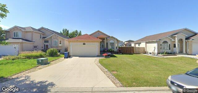 Photo of 104 Foxwarren Drive in Winnipeg, Manitoba