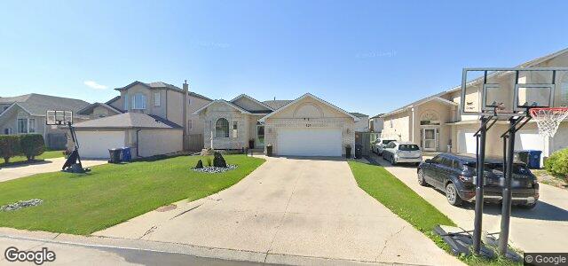 Larawan ng 124 Foxwarren Drive sa Winnipeg, Manitoba