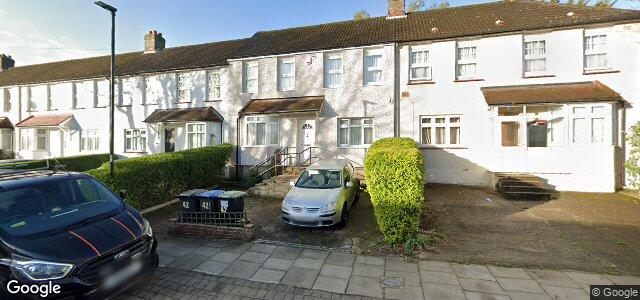 Larawan ng 42 Hood Avenue sa Winnipeg, Manitoba