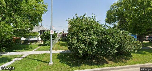 Larawan ng 221 Templeton Avenue sa Winnipeg, Manitoba