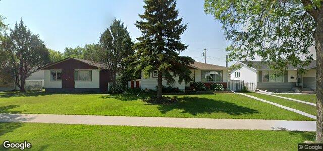 Larawan ng 380 Templeton Avenue sa Winnipeg, Manitoba