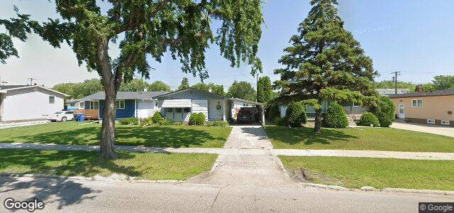 Larawan ng 383 Templeton Avenue sa Winnipeg, Manitoba