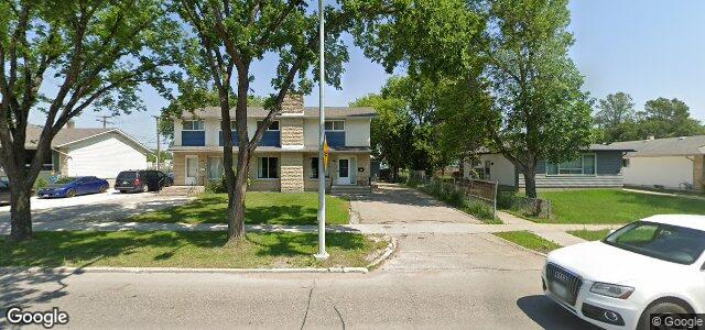 Photo of 423 Templeton Avenue in Winnipeg, Manitoba