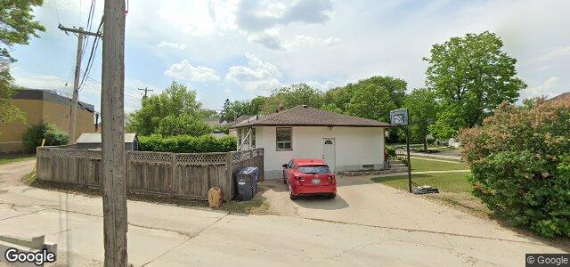 Larawan ng 1006 Dumas Avenue sa Winnipeg, Manitoba