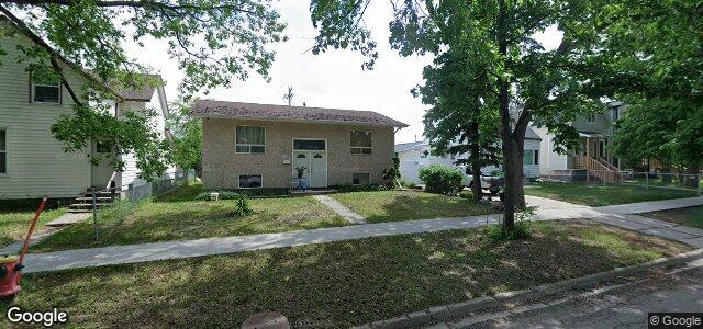 Larawan ng 1024 Dumas Avenue sa Winnipeg, Manitoba