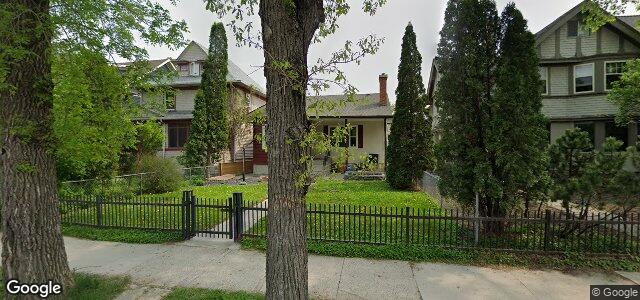 Larawan ng 856 Grosvenor Avenue sa Winnipeg, Manitoba