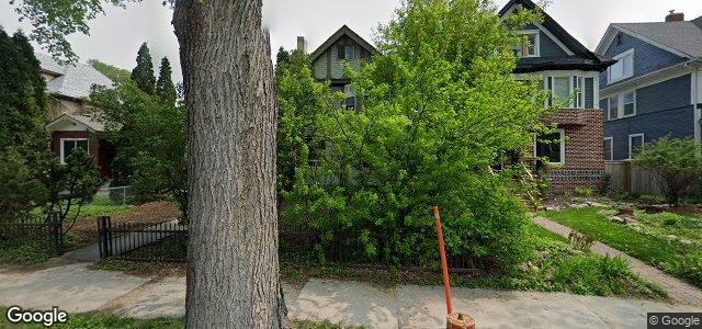 Larawan ng 860 Grosvenor Avenue sa Winnipeg, Manitoba