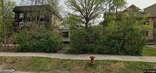 Larawan ng 900 Grosvenor Avenue sa Winnipeg, Manitoba