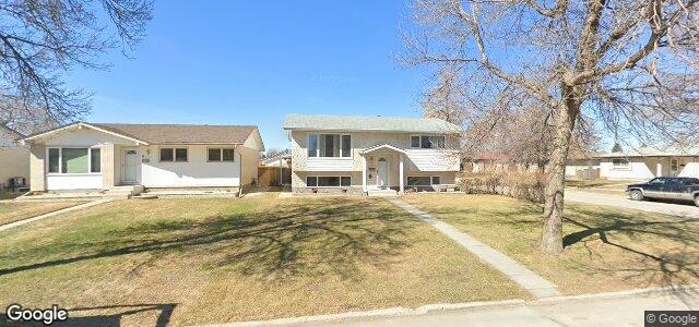 Larawan ng 2 Dells Crescent sa Winnipeg, Manitoba