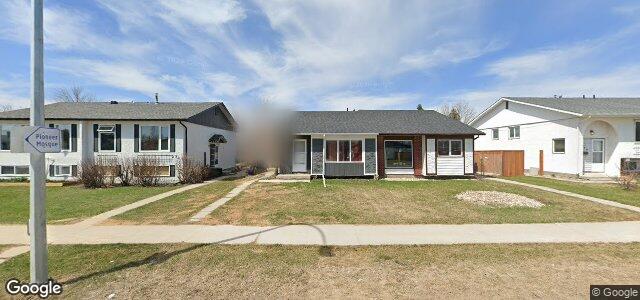 Larawan ng 293 Meadowood Drive sa Winnipeg, Manitoba