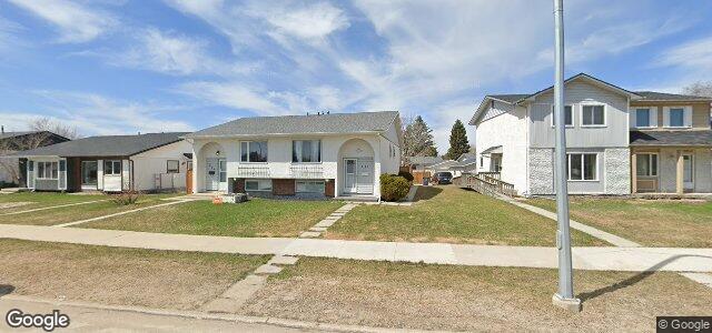 Larawan ng 301 Meadowood Drive sa Winnipeg, Manitoba