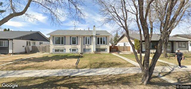 Larawan ng 331 Meadowood Drive sa Winnipeg, Manitoba