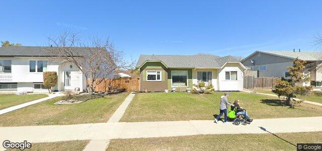 Larawan ng 377 Meadowood Drive sa Winnipeg, Manitoba