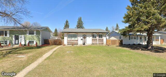 Photo of 435 Woodydell Avenue in Winnipeg, Manitoba