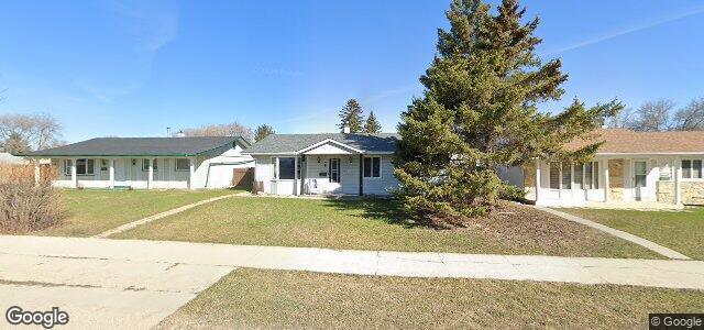 Larawan ng 445 Meadowood Drive sa Winnipeg, Manitoba
