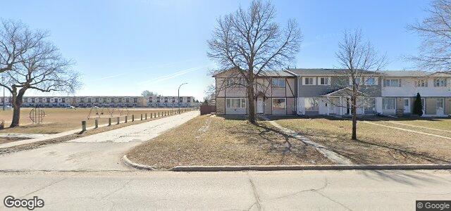 Photo of 498 Meadowood Drive in Winnipeg, Manitoba