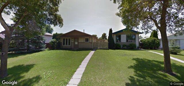 Larawan ng 15 Lynn Lake Drive sa Winnipeg, Manitoba