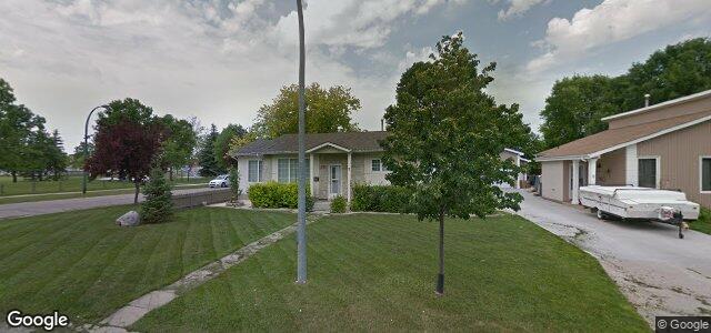 Larawan ng 2 Cambie Road sa Winnipeg, Manitoba