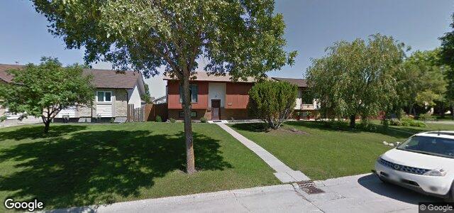 Larawan ng 200 Woodside Crescent sa Winnipeg, Manitoba