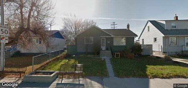 Photo of 732 Regent Avenue W in Winnipeg, Manitoba