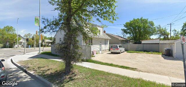 Photo of 736 Regent Avenue W in Winnipeg, Manitoba