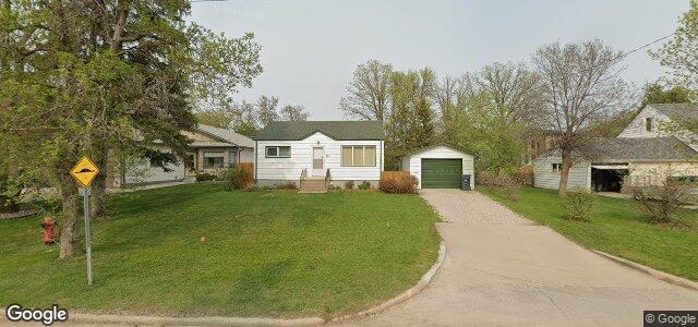 Larawan ng 100 Minnetonka Street sa Winnipeg, Manitoba