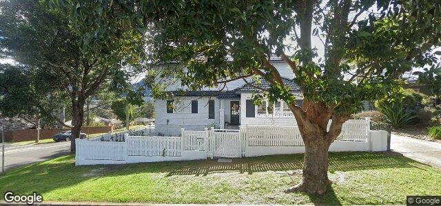 Larawan ng 100 Woodlawn Avenue sa Winnipeg, Manitoba