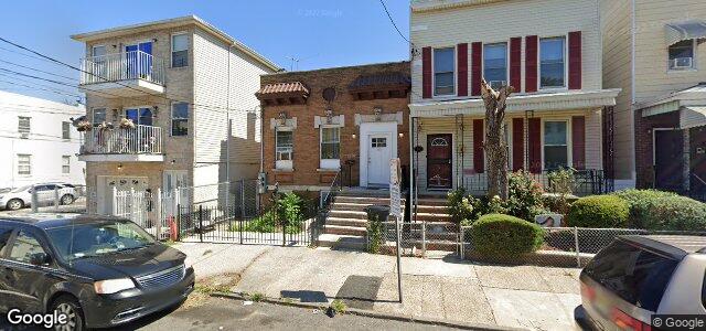 Larawan ng 102 Woodlawn Avenue sa Winnipeg, Manitoba