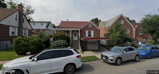 Larawan ng 133 Woodlawn Avenue sa Winnipeg, Manitoba